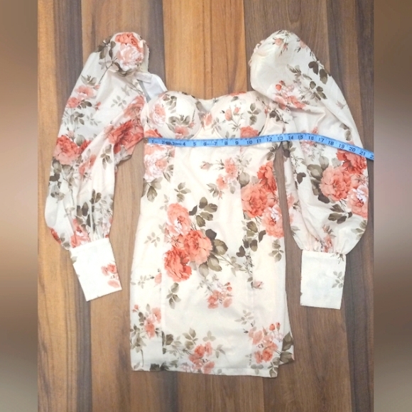 Romantic Floral Sweetheart Puff Sleeve Bodycon Mini Dress Medium Valentines NWOT - Picture 2 of 16